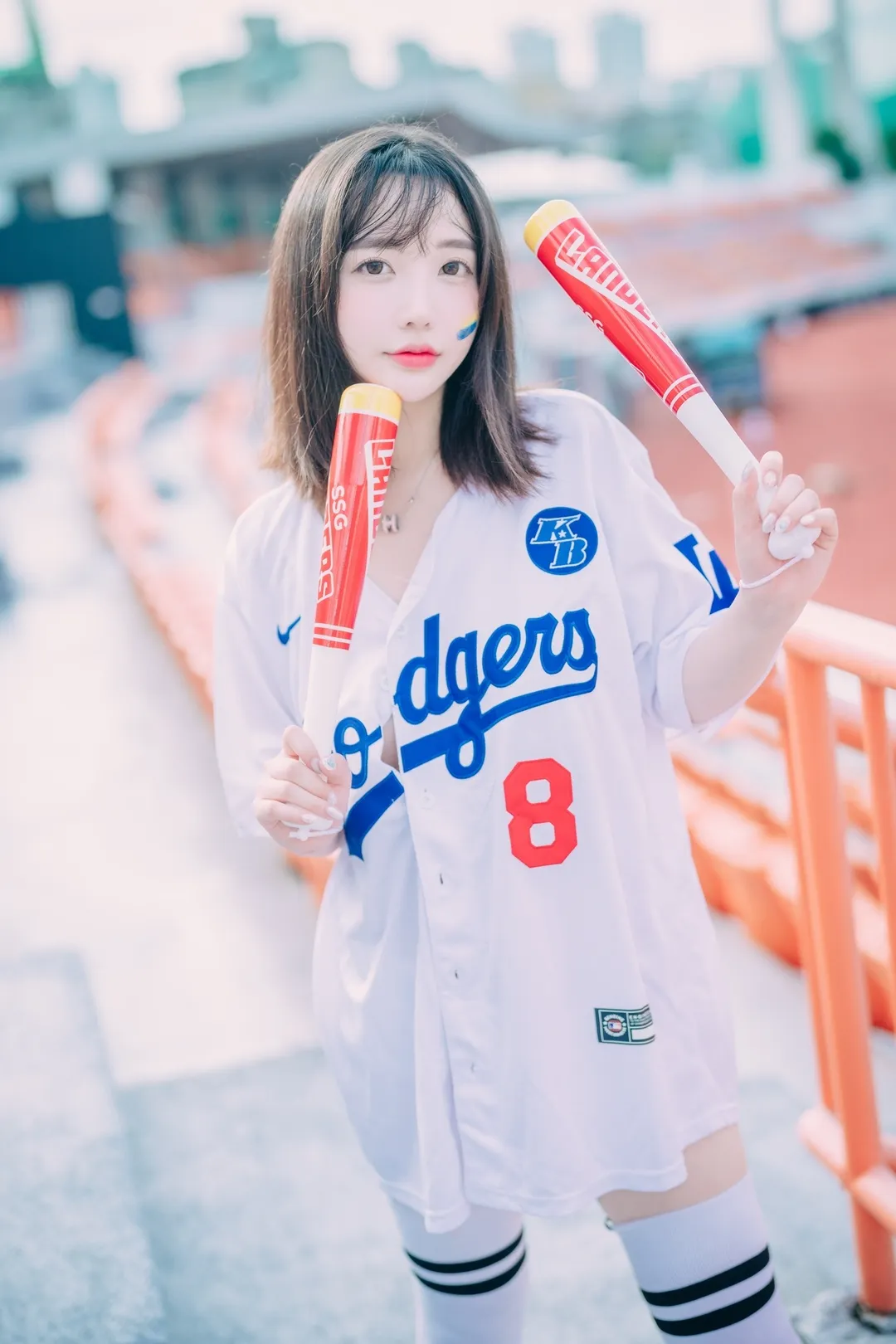 Son Ye-Eun Cheer Up in the Summer